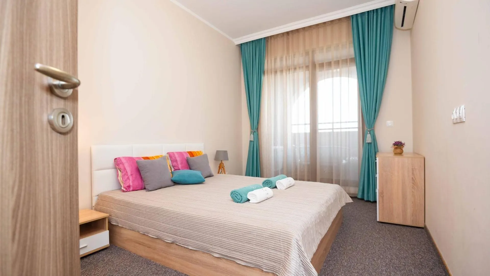 Burgas Residence 1306 0*,